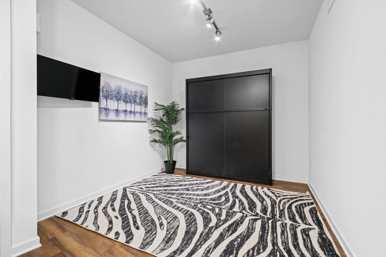Beverly Grove Chic City Oasis 2 Bedroom Apt With Den 138 Лос-Анджелес Экстерьер фото