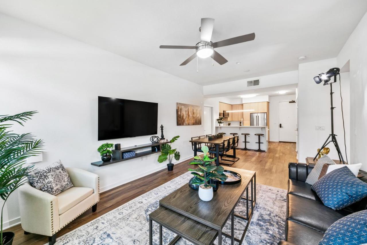 Beverly Grove Chic City Oasis 2 Bedroom Apt With Den 138 Лос-Анджелес Экстерьер фото